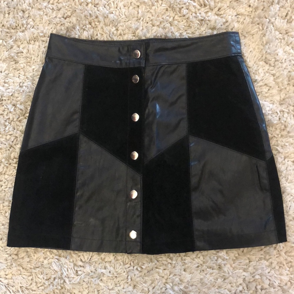 Leather and suede black mini skirt